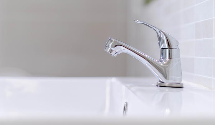 Chrome single-handle bathroom faucet