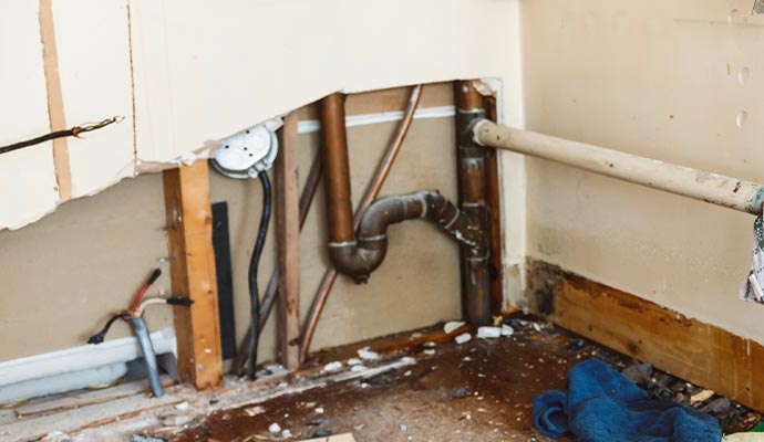 Leak pipe on wall