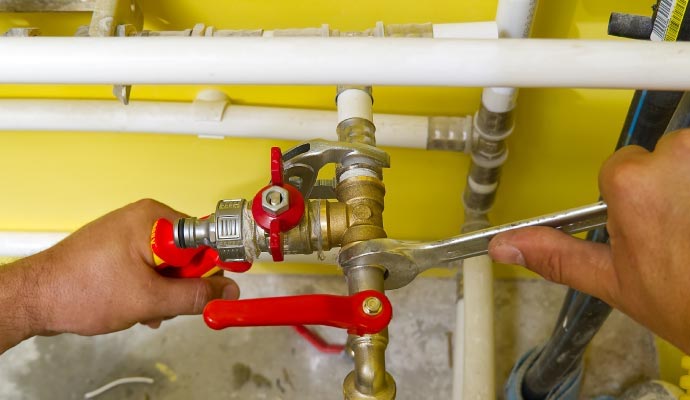 Plumber tightening brass pipe fittings