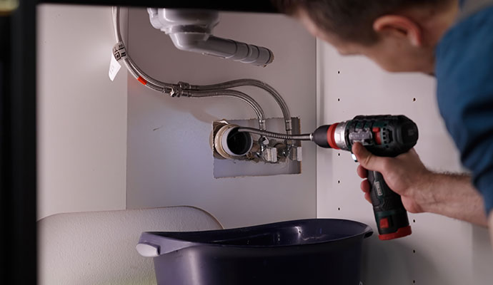 Professional clogged pipe repairing service