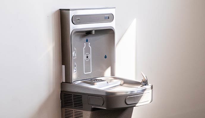 Touchless bottle filling water fountain